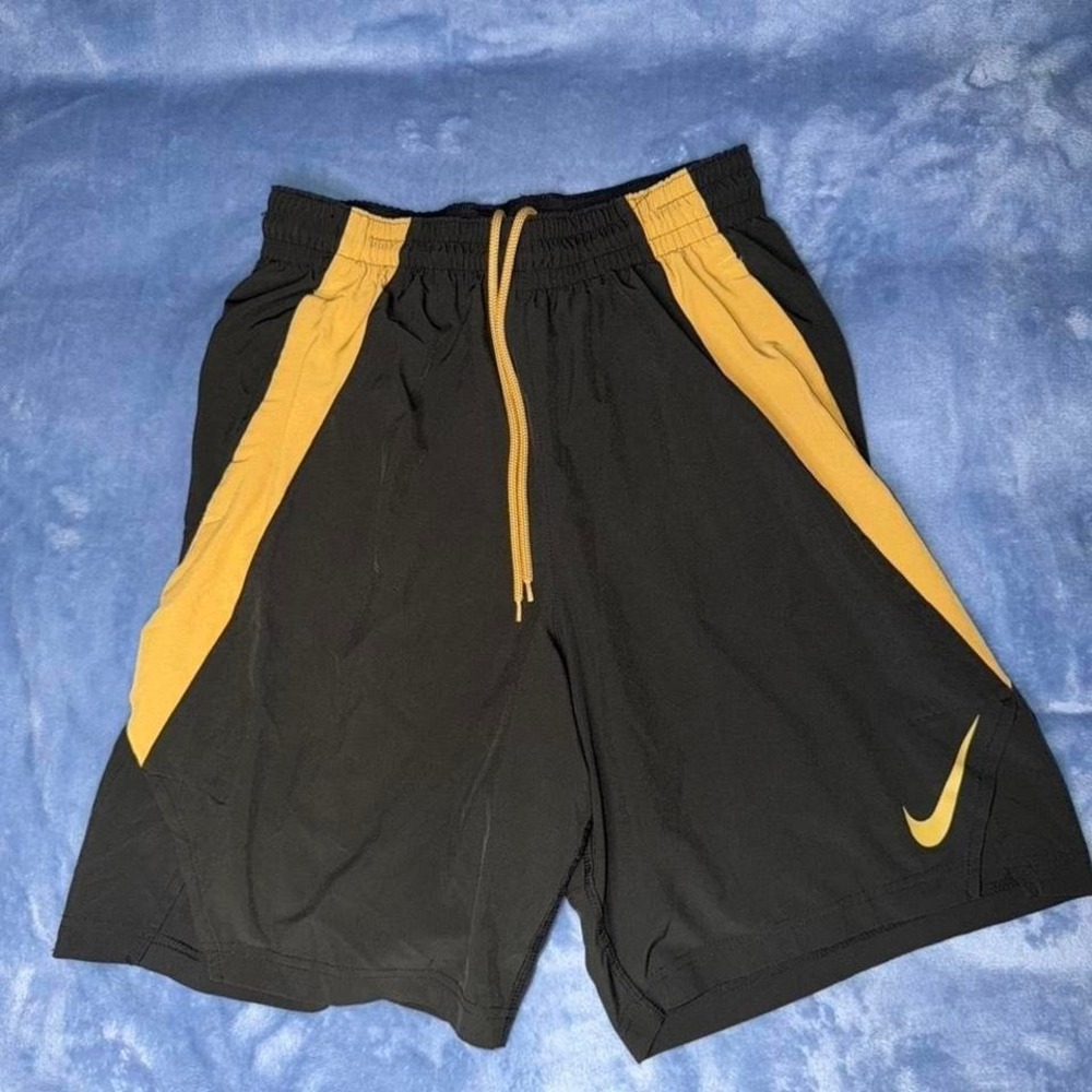 Nike men's shorts‎ with gold size m